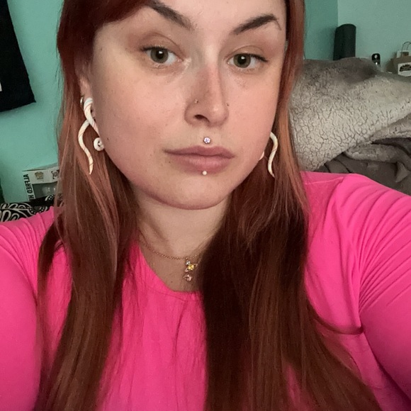 ⭐️Welcome To My Closet⭐️ - Picture 2 of 2